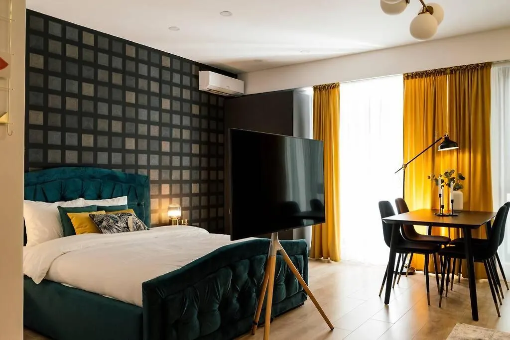 Glamour Dristor Brand New Studio Bucarest