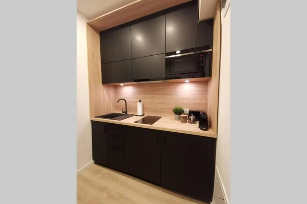 Glamour Dristor Brand New Studio Bucarest